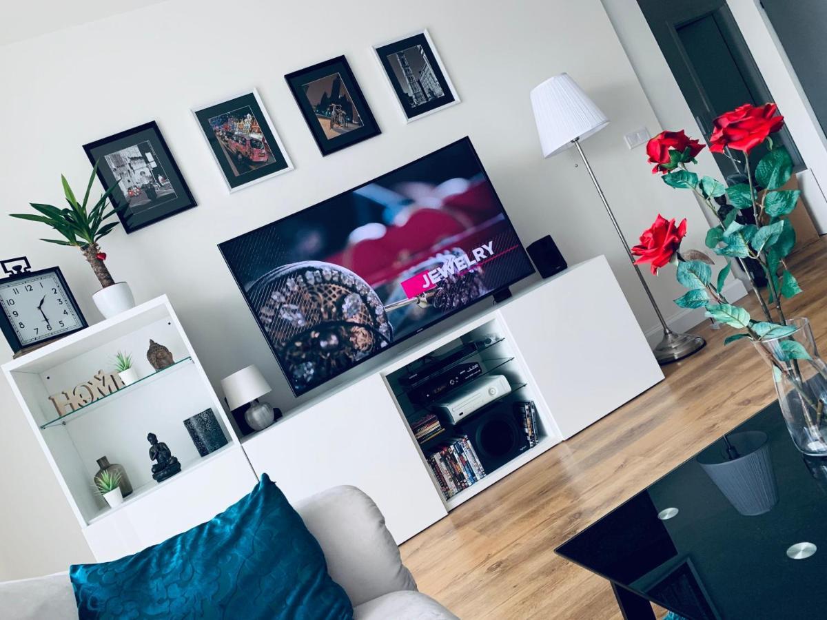 E1 Luxury Oldtown Apt - 2X Parking, Foodstore, Pcscreen, Netflix, Unlimited Music, Crib, Babychair, Fastwifi, Aircon Apartman Kassa Kültér fotó